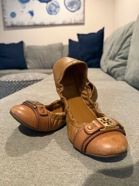 Tory Burch Scrunch Cap-Toe Ballet Flats – Tan/Camel Gold Hardware - Size 7